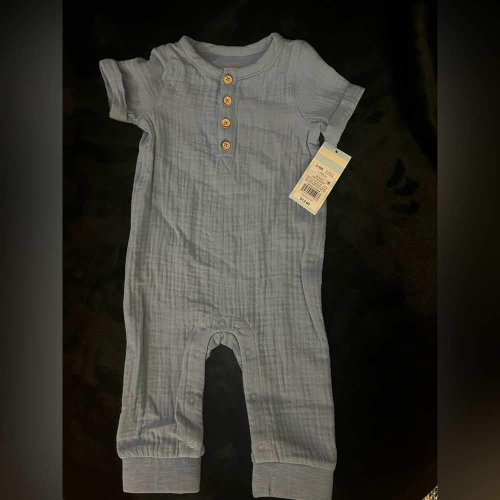 Blue jumper made by Cat & Jack perfect for the spring